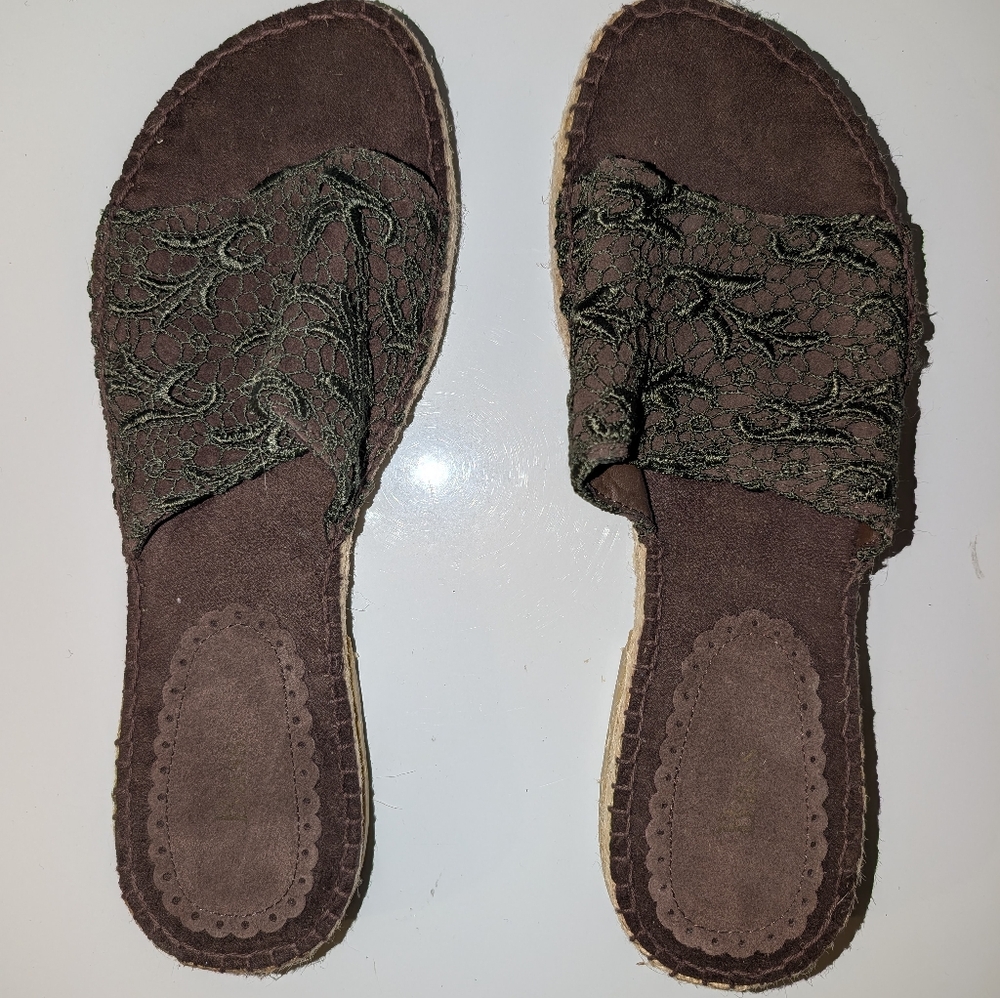 Bass brown embroidered sandals